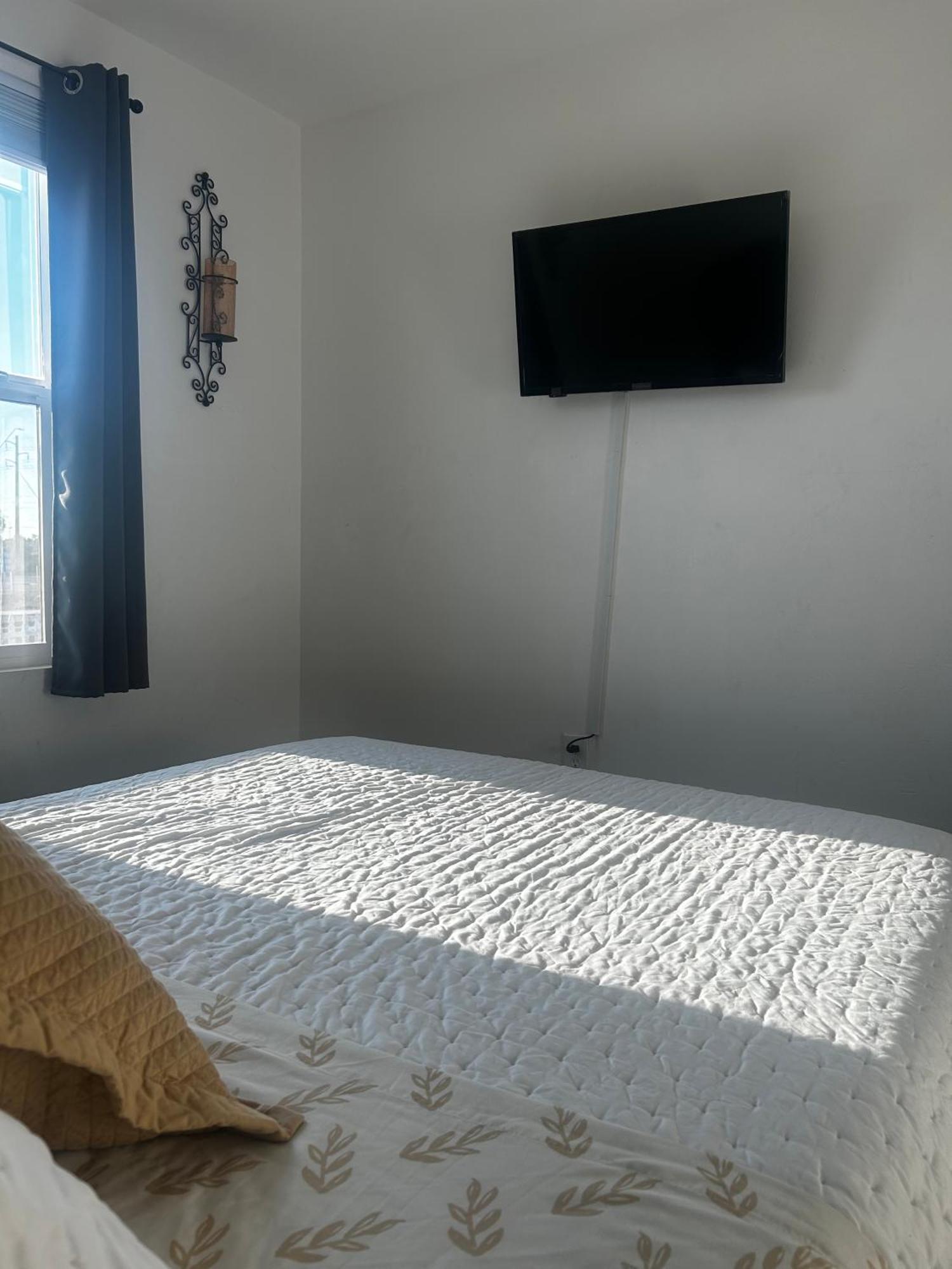 Homestay Near Red Mountain Park *